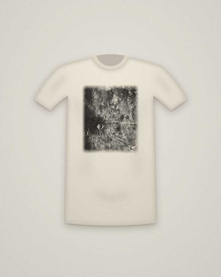 Lunar Plate Tee in Natural, Photographie Lunaire: Copernic, Képler, Aristarque printed in halftone